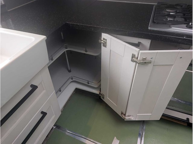 Keuken met apparatuur - afbeelding 2 van  27