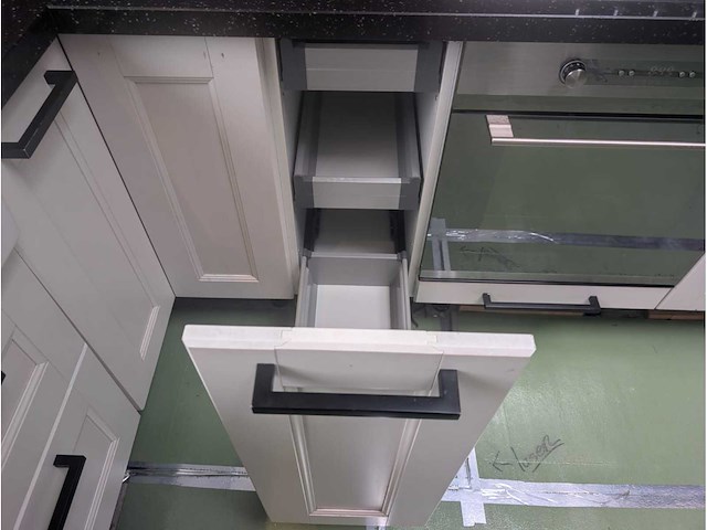 Keuken met apparatuur - afbeelding 6 van  27
