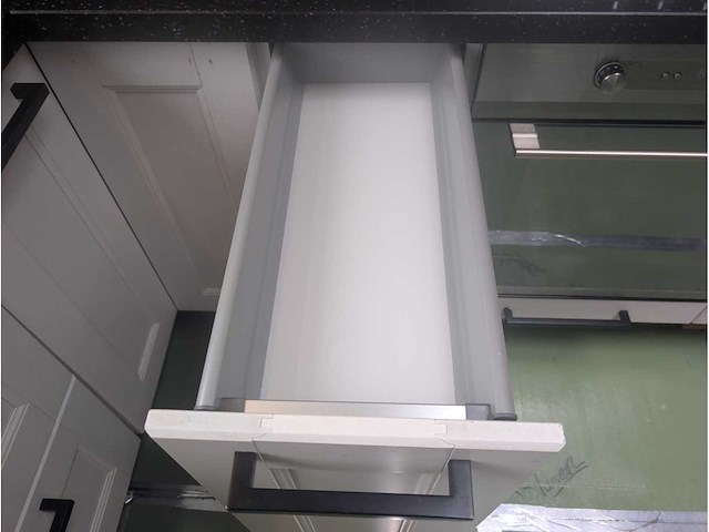 Keuken met apparatuur - afbeelding 9 van  27