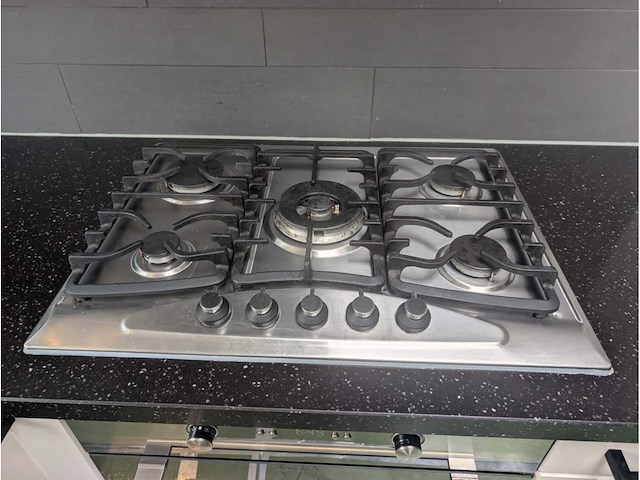 Keuken met apparatuur - afbeelding 11 van  27