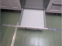 Keuken met apparatuur - afbeelding 16 van  27