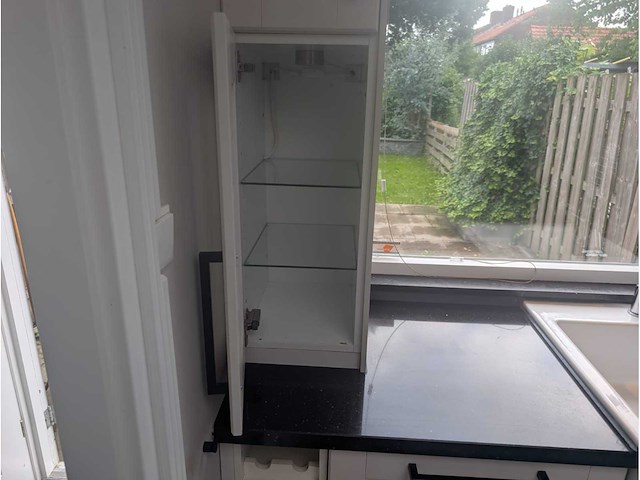 Keuken met apparatuur - afbeelding 24 van  27