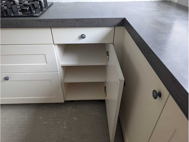 Keuken met apparatuur - afbeelding 7 van  34