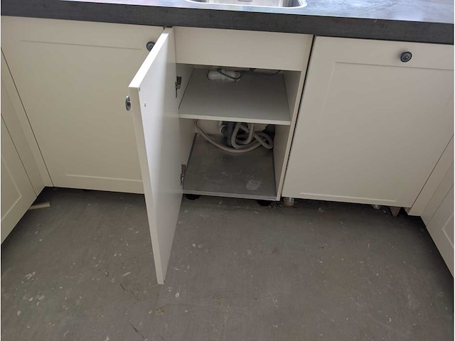 Keuken met apparatuur - afbeelding 10 van  34