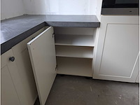 Keuken met apparatuur - afbeelding 25 van  34