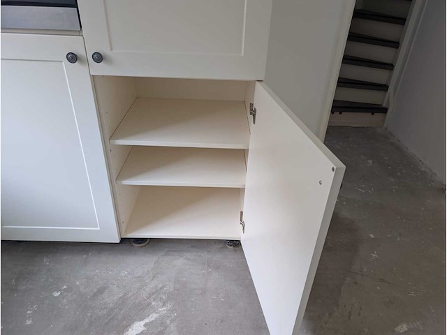 Keuken met apparatuur - afbeelding 28 van  34