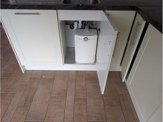 Keuken met apparatuur - afbeelding 22 van  27