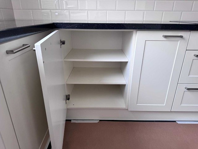 Keuken met apparatuur - afbeelding 15 van  28
