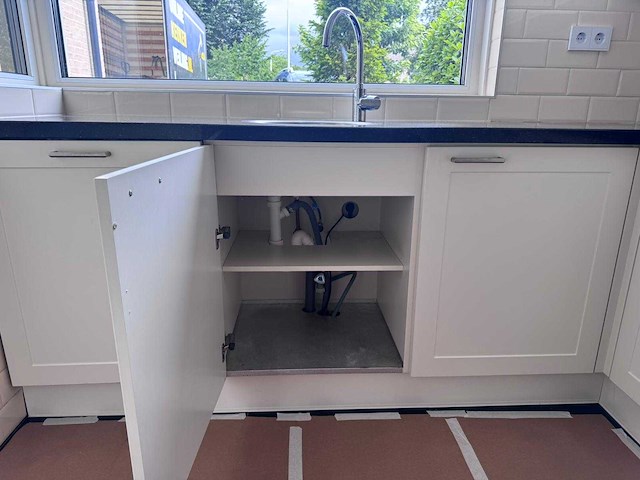 Keuken met apparatuur - afbeelding 18 van  28