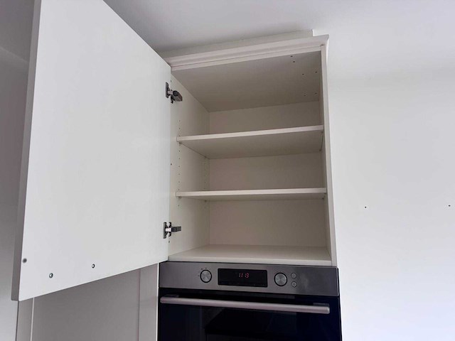 Keuken met apparatuur - afbeelding 26 van  28