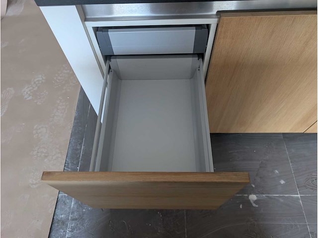 Keuken met apparatuur - afbeelding 23 van  38