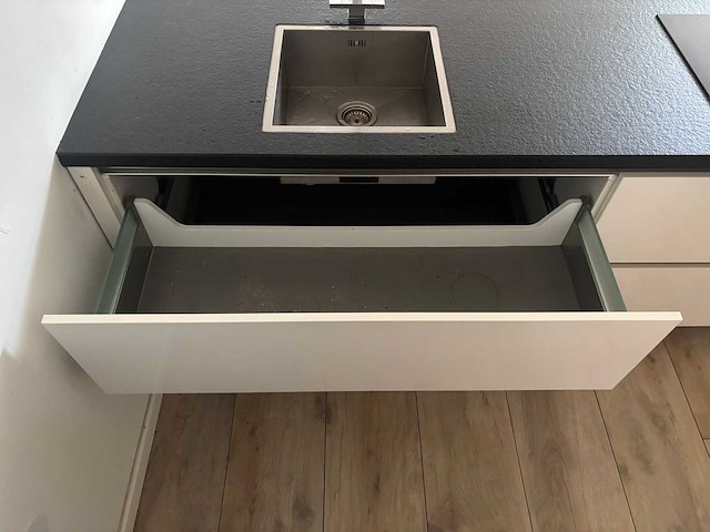 Keuken met apparatuur - afbeelding 9 van  27