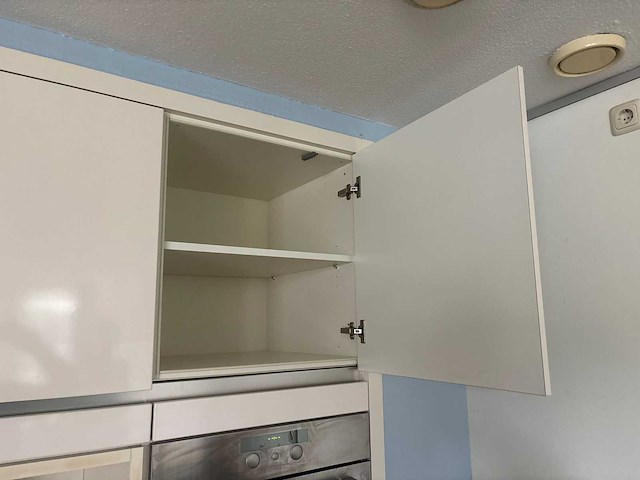 Keuken met apparatuur - afbeelding 14 van  27