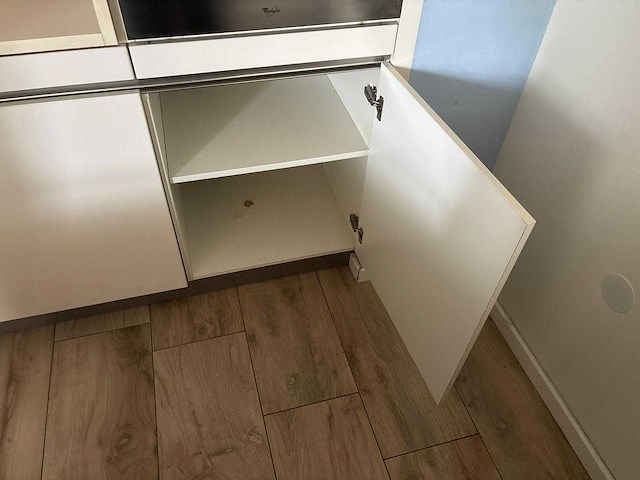 Keuken met apparatuur - afbeelding 16 van  27
