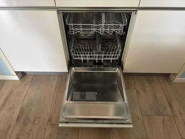 Keuken met apparatuur - afbeelding 17 van  27