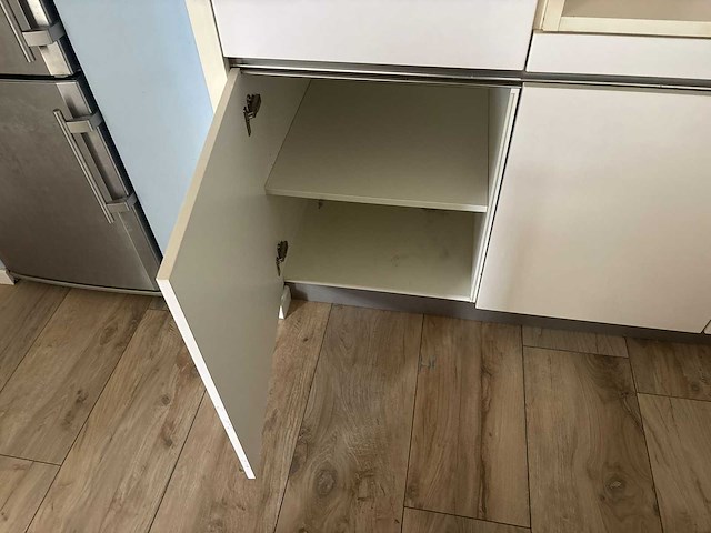 Keuken met apparatuur - afbeelding 18 van  27