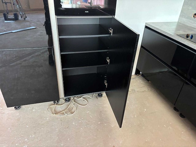 Keuken met apparatuur - afbeelding 4 van  27