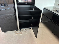 Keuken met apparatuur - afbeelding 4 van  27