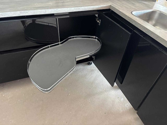 Keuken met apparatuur - afbeelding 19 van  27