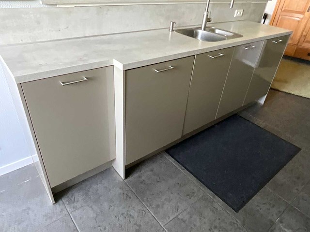 Keuken met apparatuur - afbeelding 3 van  39