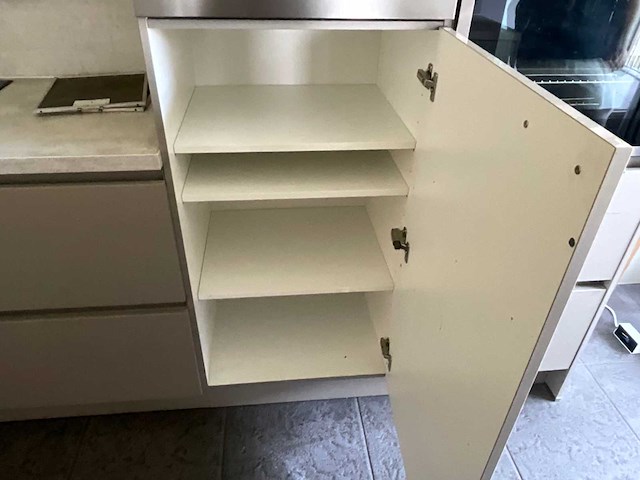Keuken met apparatuur - afbeelding 26 van  39