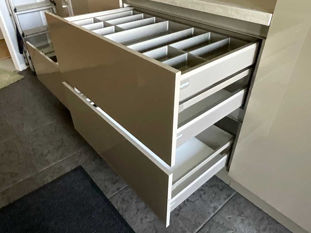 Keuken met apparatuur - afbeelding 22 van  39