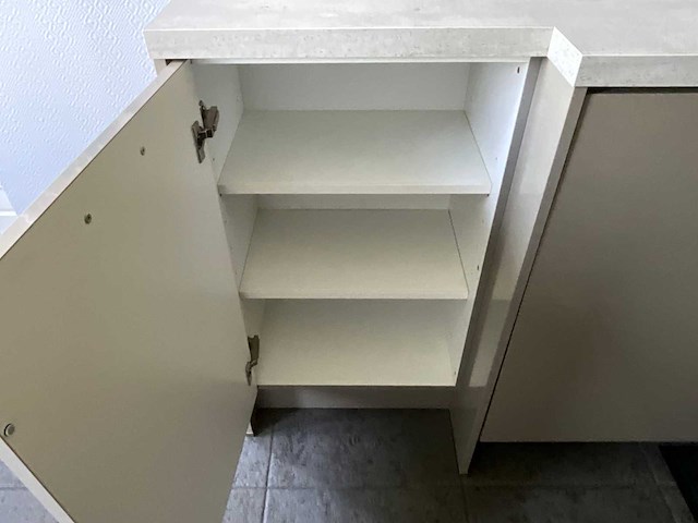 Keuken met apparatuur - afbeelding 39 van  39