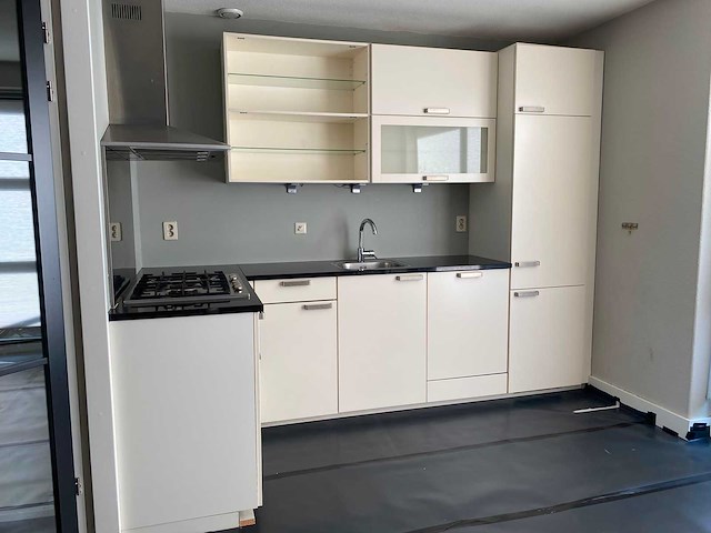 Keuken met apparatuur - afbeelding 1 van  26