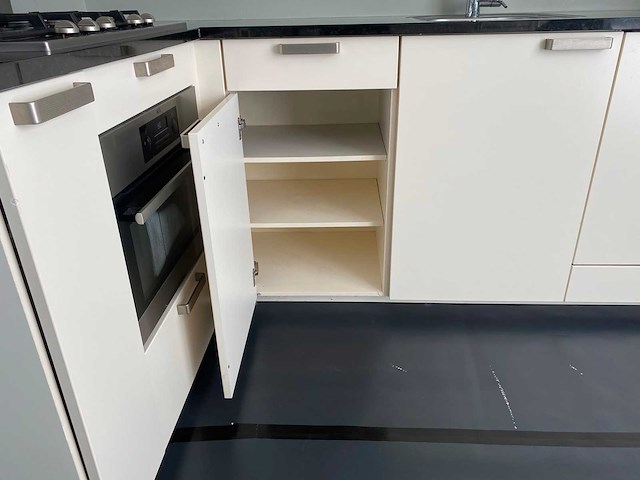 Keuken met apparatuur - afbeelding 24 van  26