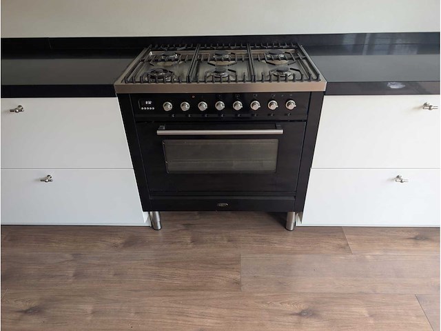 Keuken met apparatuur - afbeelding 3 van  27
