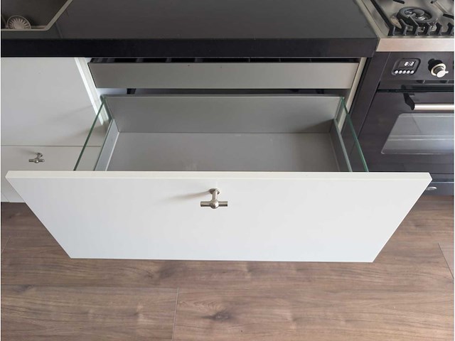 Keuken met apparatuur - afbeelding 4 van  27