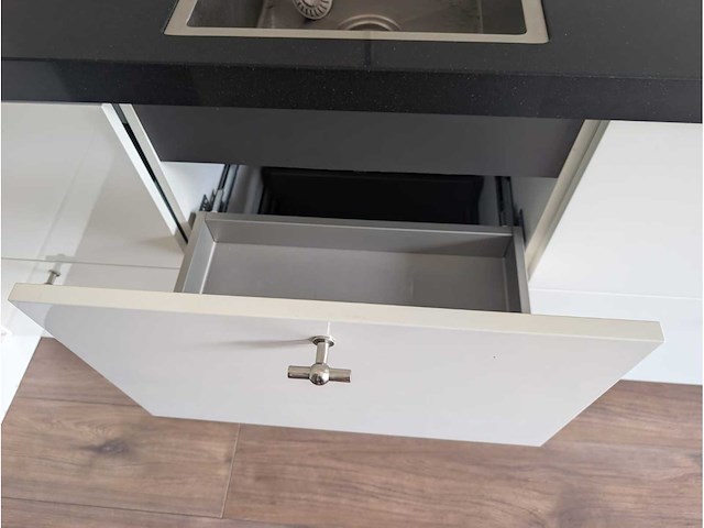 Keuken met apparatuur - afbeelding 6 van  27