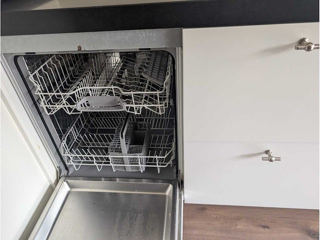 Keuken met apparatuur - afbeelding 7 van  27