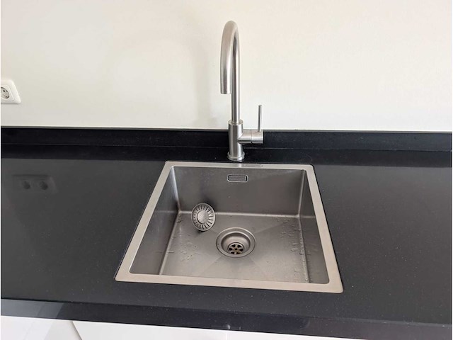 Keuken met apparatuur - afbeelding 8 van  27