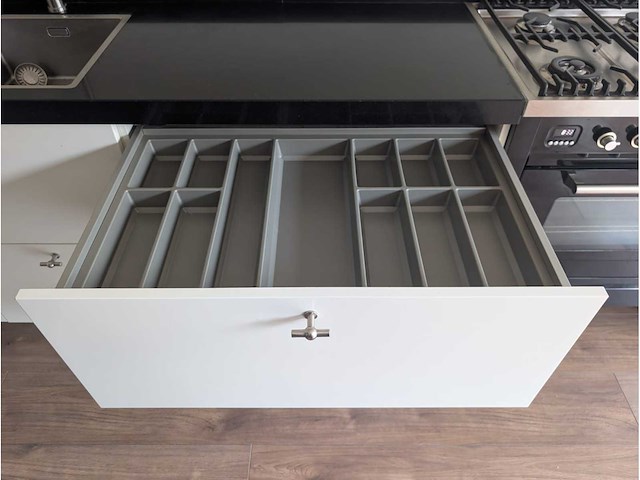 Keuken met apparatuur - afbeelding 11 van  27