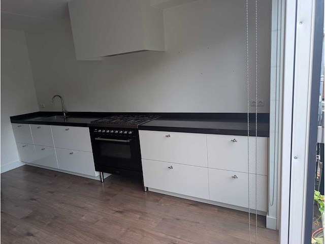 Keuken met apparatuur - afbeelding 1 van  27