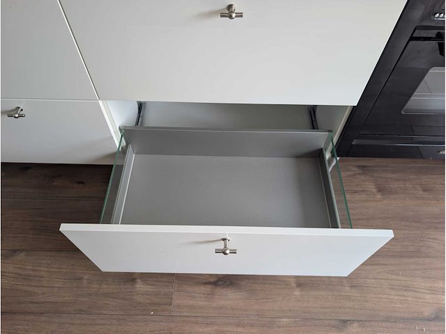 Keuken met apparatuur - afbeelding 16 van  27