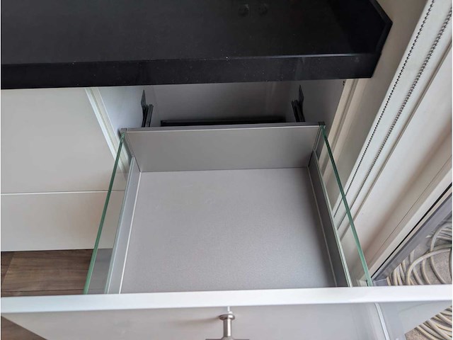 Keuken met apparatuur - afbeelding 12 van  27