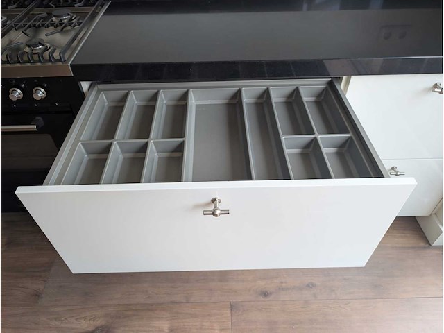 Keuken met apparatuur - afbeelding 24 van  27