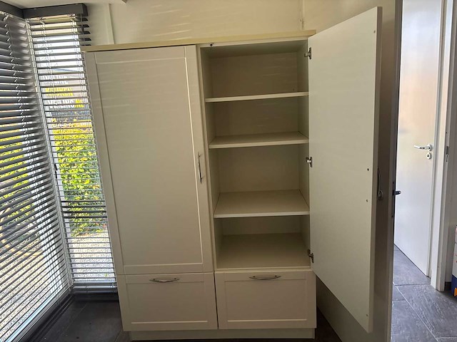 Keuken met apparatuur - afbeelding 2 van  28