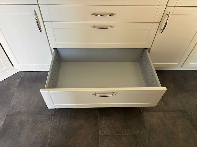 Keuken met apparatuur - afbeelding 10 van  28