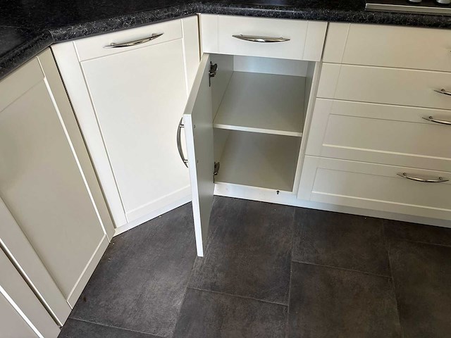 Keuken met apparatuur - afbeelding 11 van  28