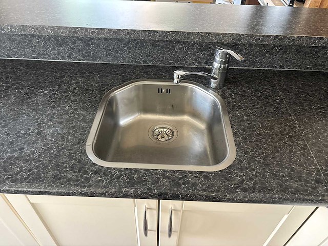Keuken met apparatuur - afbeelding 18 van  28