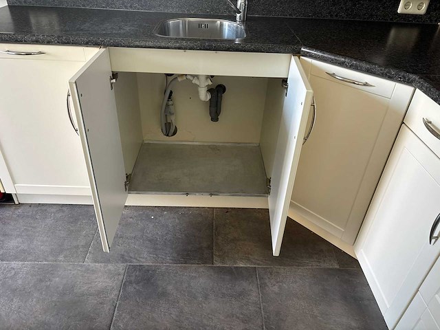 Keuken met apparatuur - afbeelding 19 van  28