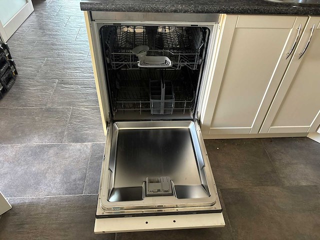 Keuken met apparatuur - afbeelding 20 van  28