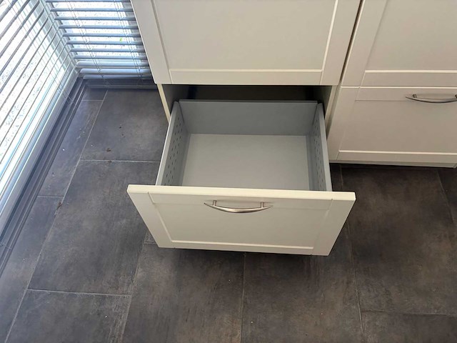 Keuken met apparatuur - afbeelding 22 van  28