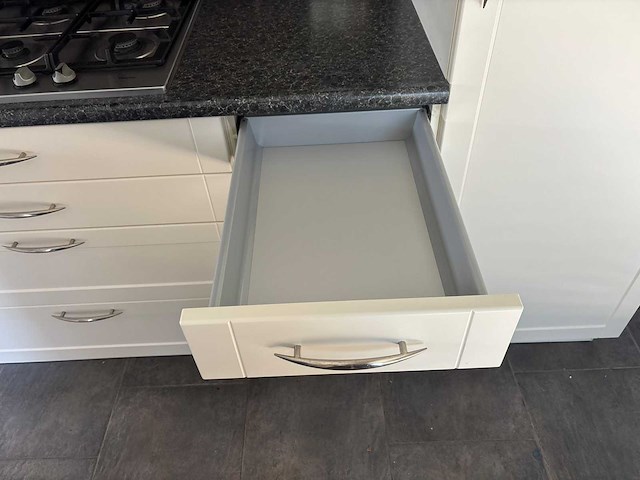 Keuken met apparatuur - afbeelding 28 van  28