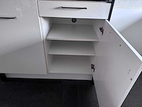 Keuken met apparatuur - afbeelding 8 van  16