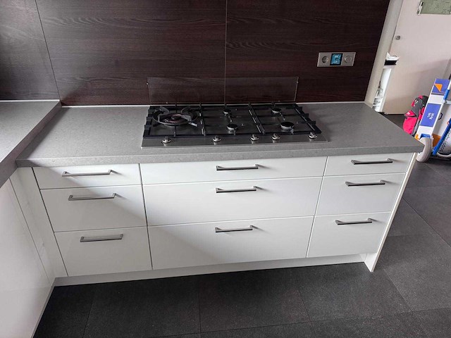 Keuken met apparatuur - afbeelding 9 van  16