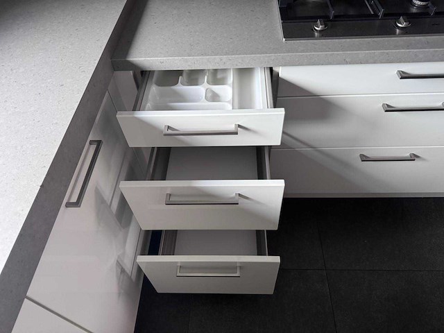 Keuken met apparatuur - afbeelding 15 van  16